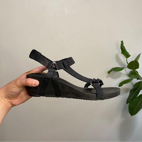 Teva Ysidro Black Leather Strap Wedge Sandals - Picture 3 of 6